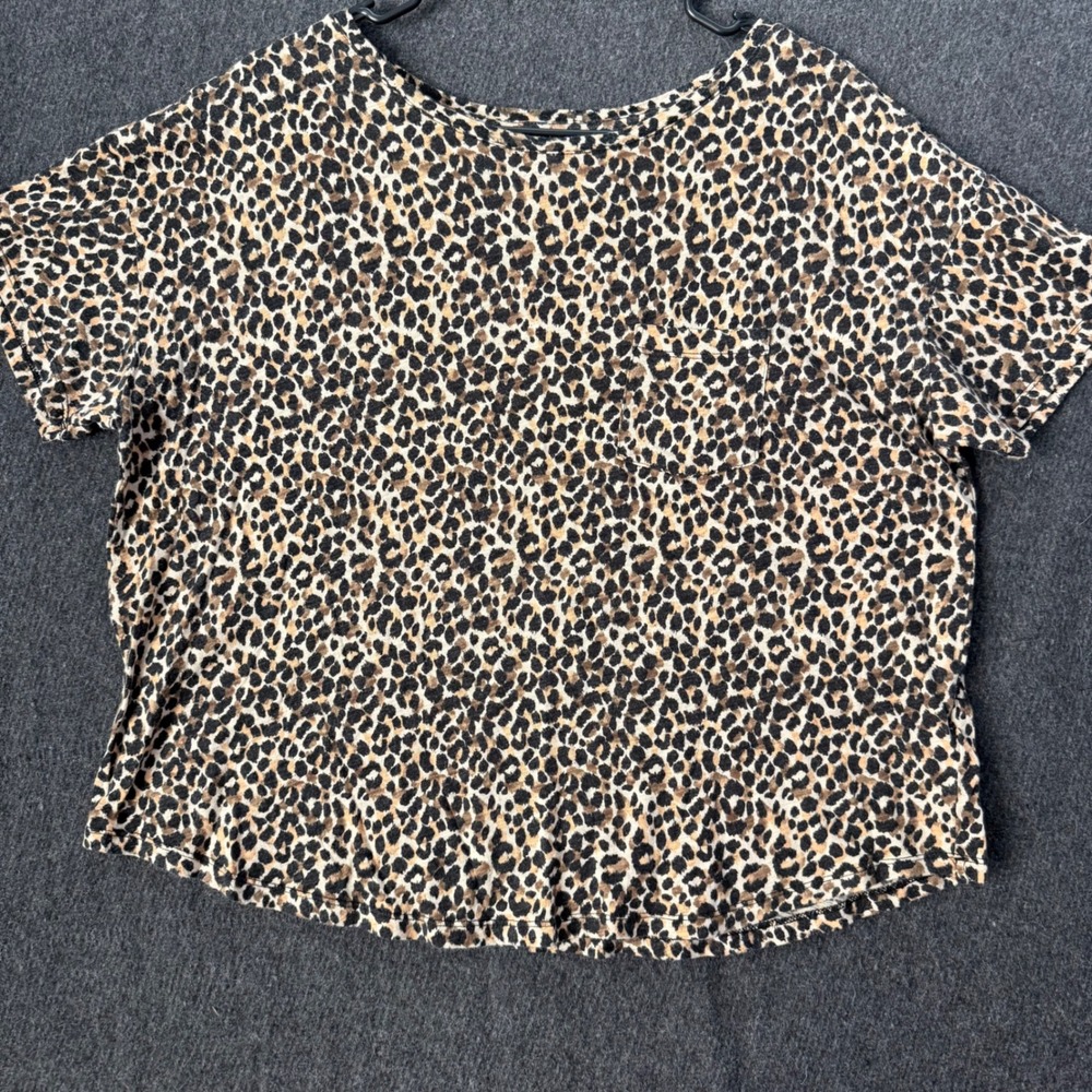 Old Navy Easy Tee Womens Large L Leopard Animal Print Pocket‎ Top Casual Stretch